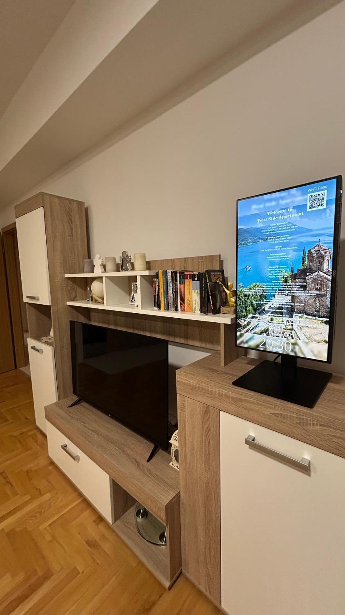 West Side Apartment Ohrid Buitenkant foto